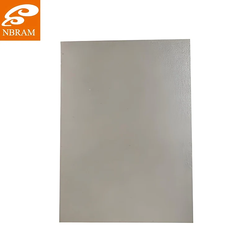 Por que as folhas de mica são essenciais para a fabricação de transformadores e motores?